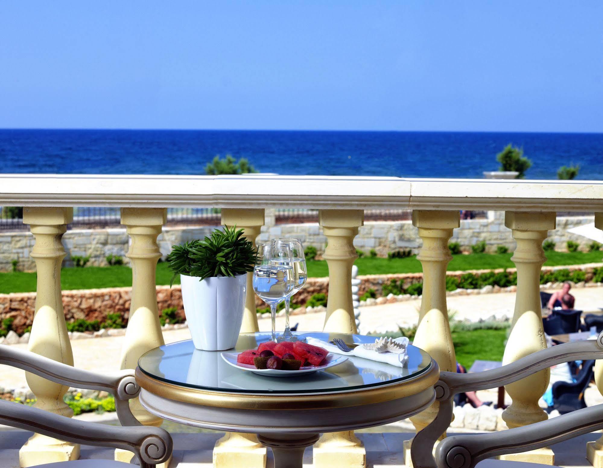 Mitsis Selection Laguna Hersonissos  Exterior foto View from the hotel