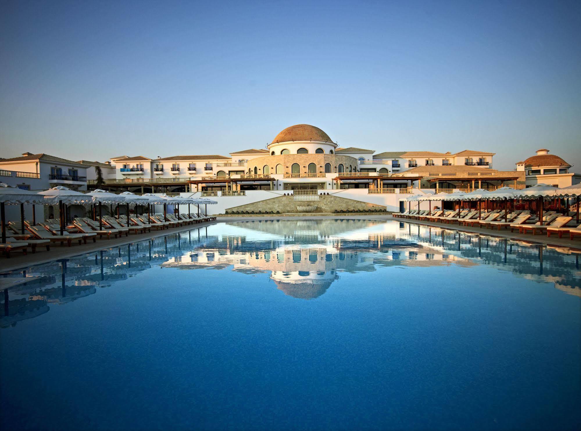 Mitsis Selection Laguna Hersonissos  Exterior foto The resort at the end of the day